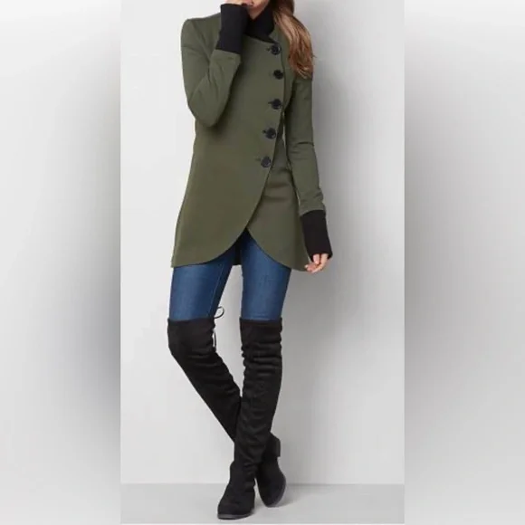 VENUS Green/black knit button front